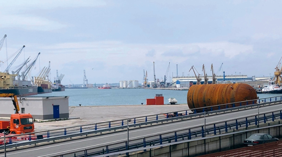 El Port de Tarragona mantiene m&aacute;s de 15 l&iacute;neas regulares con &Aacute;frica, Am&eacute;rica y Asia.