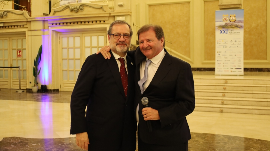 Mário Alexandre Alves Jorge, presidente de la Ordem dos Despachantes Oficiais (ODO) de Portugal, junto a el presidente del Consejo General de Colegios de Agentes y Representantes Aduaneros de España, Antonio Llobet, en el momento del anuncio. Foto: J. M.