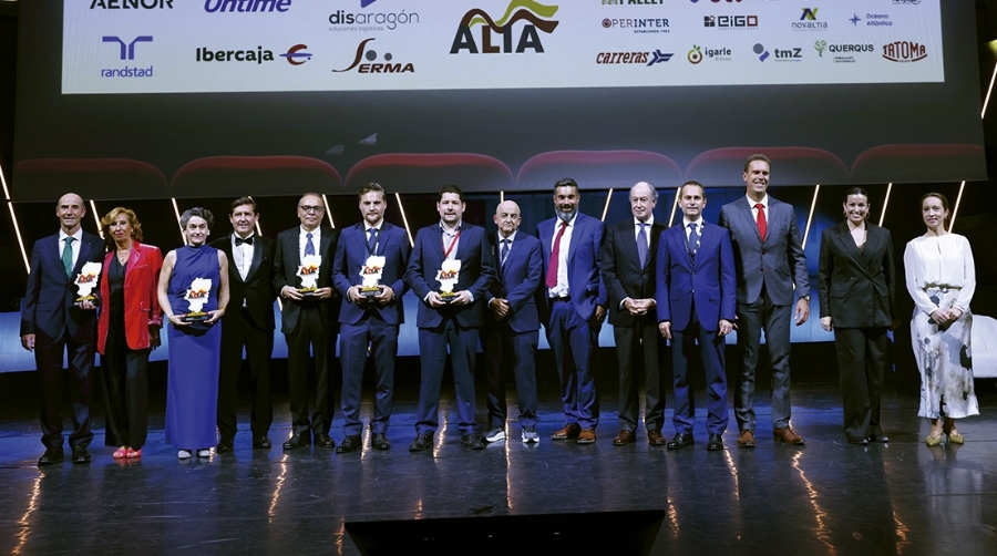 Premiados y autoridades en la gala de ALIA celebrada ayer.