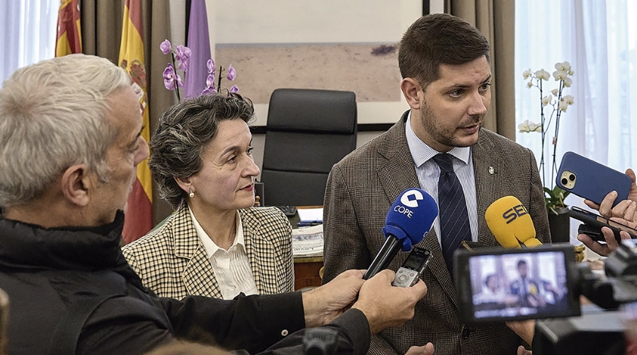 Mar Chao, presidenta de la Autoridad Portuaria de Valencia, y el alcalde de Gandía, José Manuel Prieto.
