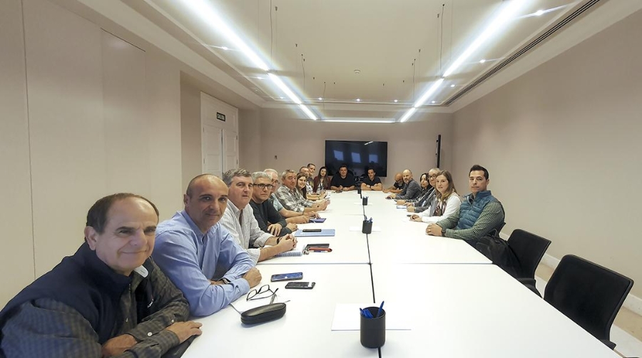 Constituida la mesa del convenio de oficinas de navieras, consignatarias y estibadoras de Valencia