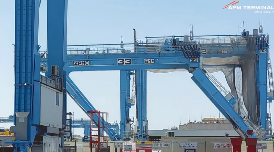 APM Terminals Algeciras abate controladamente la RTG 33