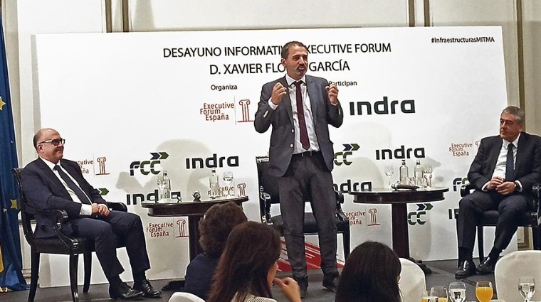 Manuel López, director Global de Negocio Tráfico e Infraestructuras de Indra y José Antonio Madrazo Salas, director de España, Portugal y Área Industrial de FCC Construcción, , han acompañado a Francisco Xavier en su intervención.