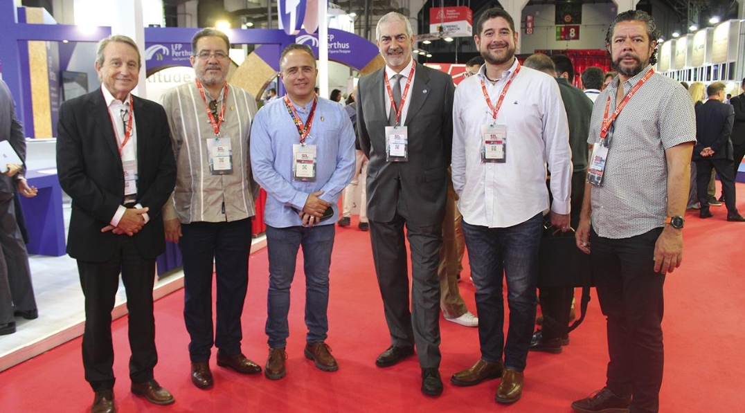 Santiago Bassols, de BCL; Fernando Santiago Durán, de Nayarit; José de Jesús Pérez, de Nayarit; Paco Prado, de Grupo Diario; Jorge Acevedo, de JA Group, y Víctor Miramontes. Foto L.E.