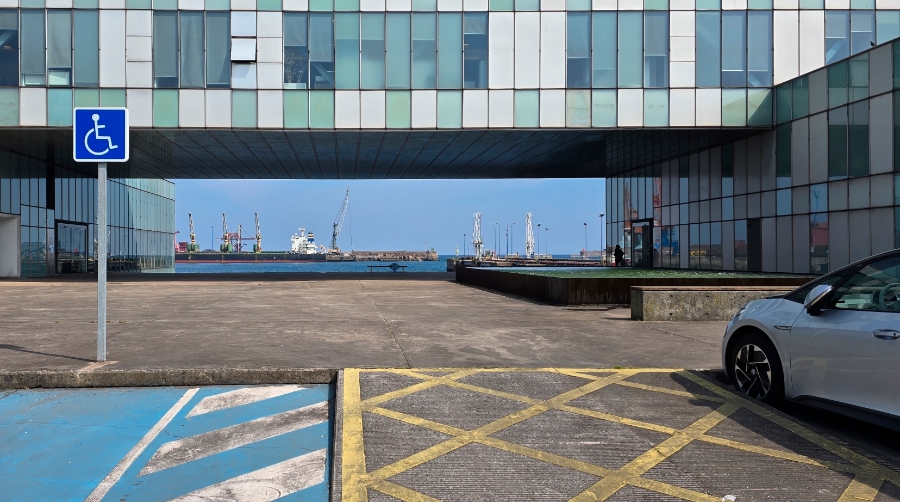 La señalización afecta a 21 kilómetros de viales, 11 aparcamientos y seis intersecciones.