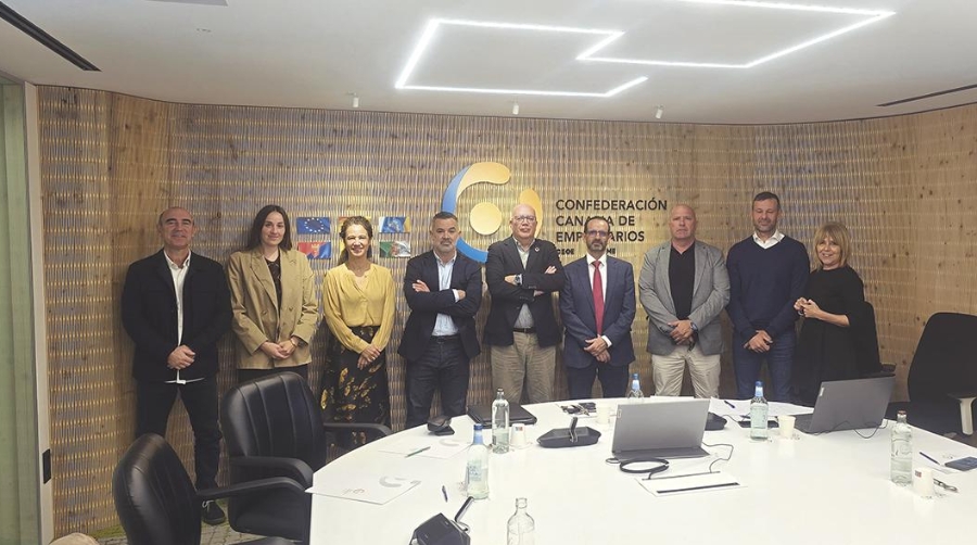 La presidenta de la Autoridad Portuaria de Las Palmas, Beatriz Calzada, intervino este miércoles en la Comisión de Puertos y Economía Azul de la Confederación Canaria de Empresarios (CEE), presidida por Fedeport.