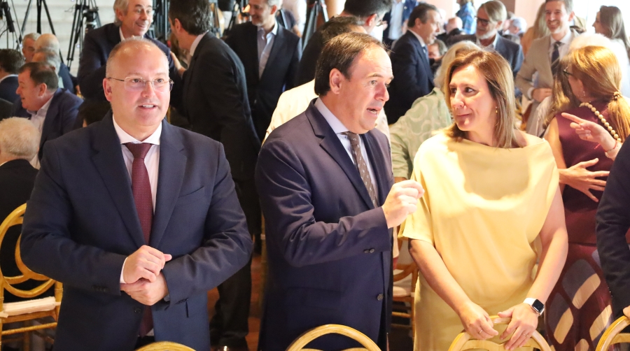 Miguel Tellado, secretario general del PP; Juanfran Pérez Llorca, presidente de la Generalitat Valenciana; y María José Catalá, alcaldesa de Valencia. Foto R. T.