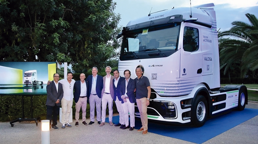 Equipo de Valdisa en la presentación de las nuevas cabezas tractoras.