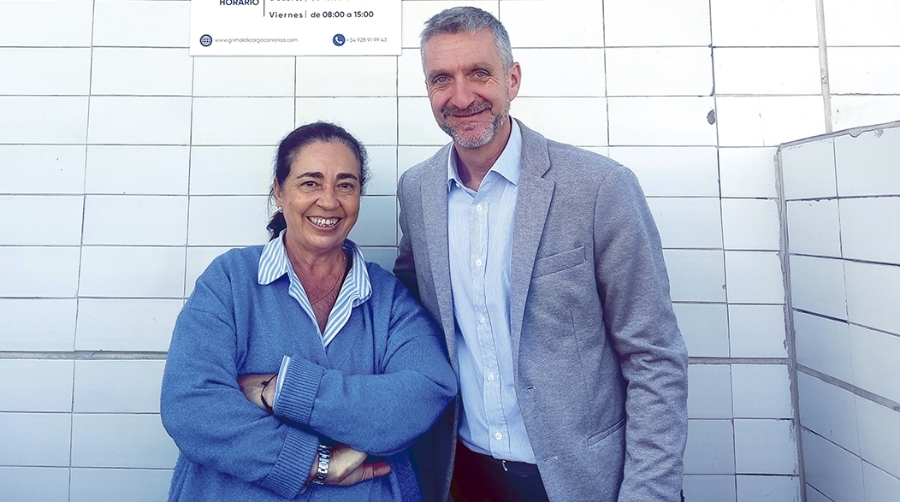 Begoña Grimaldi, CEO de Grimaldi Cargo Canarias y Juan Vila, gestor de cuentas en Visual Trans.