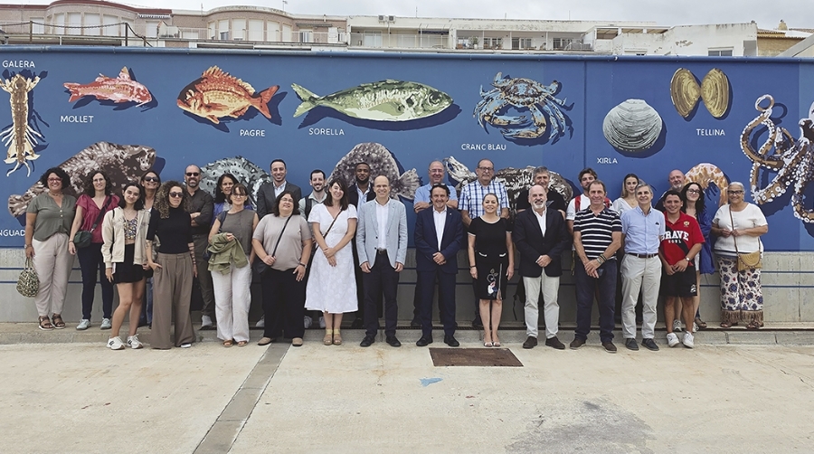 Imagen de los asistentes a la jornada de lanzamiento del Laboratorio de Economía Azul del puerto de Gandía.