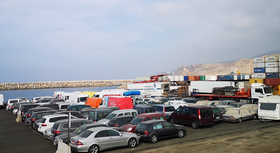 El Puerto de Almer&iacute;a habilita la nueva explanada ganada al mar como dep&oacute;sito de veh&iacute;culos y maquinaria