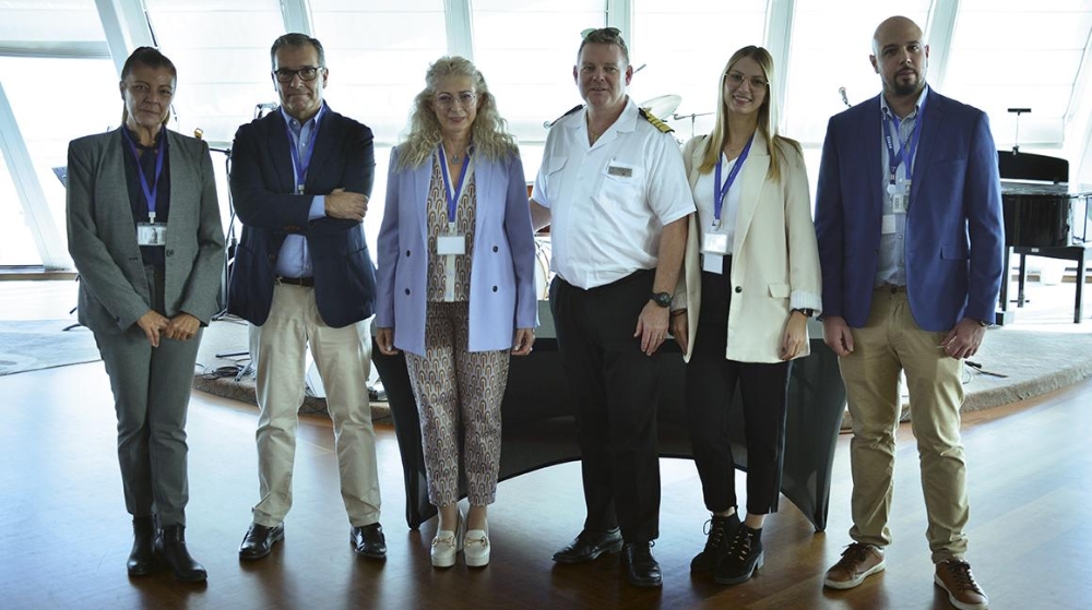 El “Azamara Onward” se estrena en el puerto de Valencia