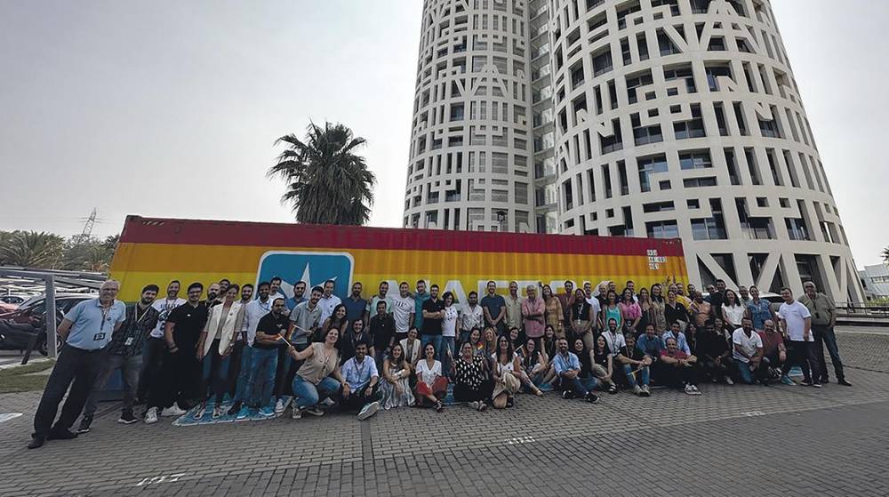 El contenedor arcoiris de Maersk vuelve al Puerto de Algeciras para concienciar sobre la diversidad