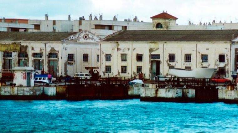 Frente mirador del Puerto de Tarifa en el año 1990.