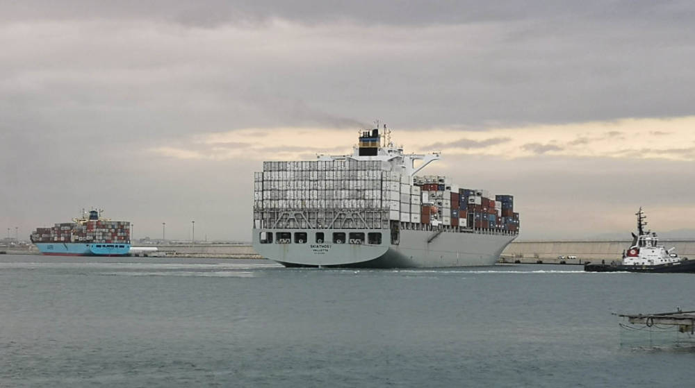 Confinados dos buques en el puerto de Valencia por diez casos de Covid-19
