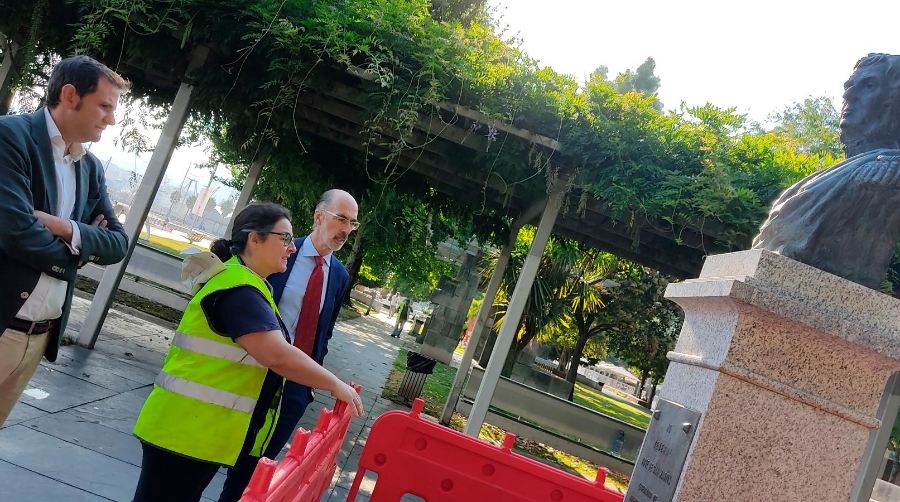 La AP de Vigo restaura varias esculturas en el Paseo de las Avenidas