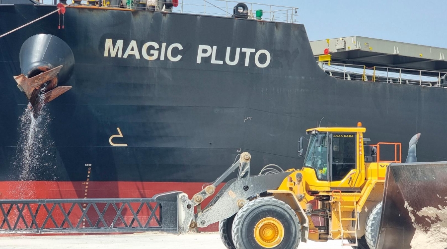 El buque “Magic Pluto” transportará 72.000 t de yeso desde Almería a Canadá