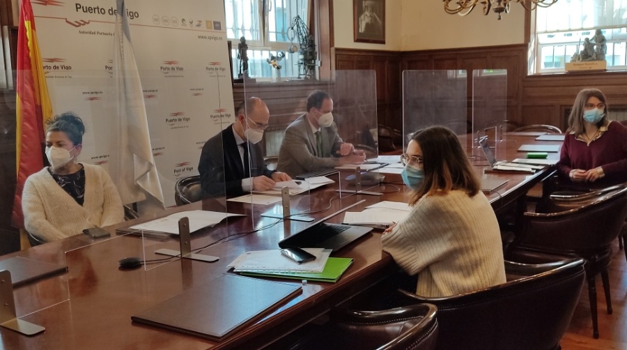 V&aacute;zquez Almu&iacute;&ntilde;a aboga por la profesionalizaci&oacute;n de las actividades portuarias como clave para asegurar la competitividad del Puerto de Vigo a nivel local, nacional e internacional.