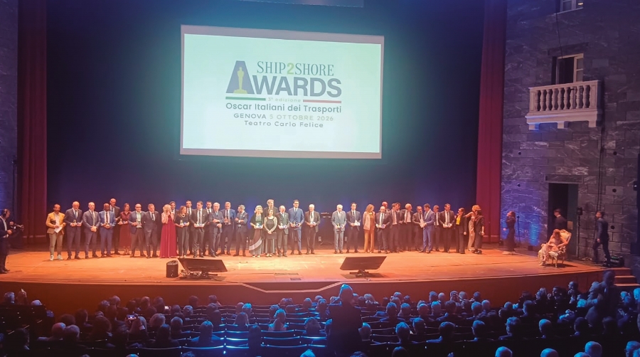 Foto de familia de premiados en los Ship2Shore Awards el pasado lunes en el Teatro Carlo Felice de Génova.