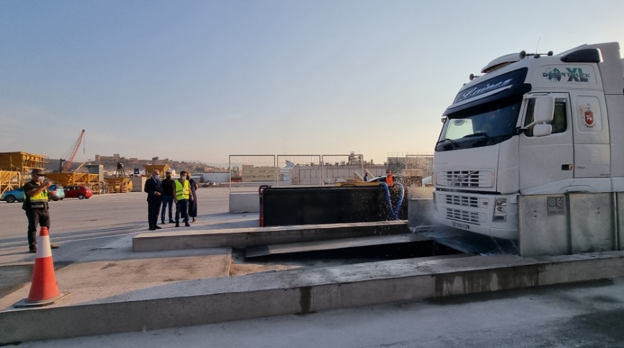 El Puerto de Almer&iacute;a pone en servicio dos estaciones lava-ruedas de camiones