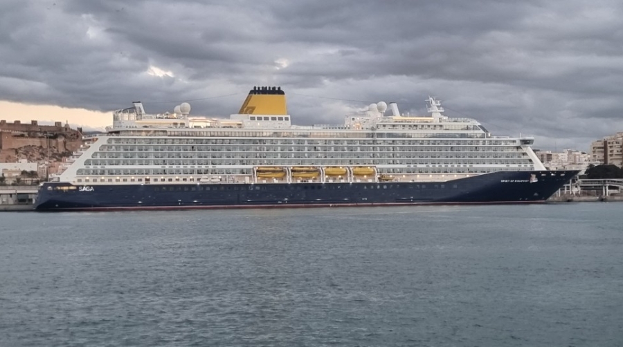 El &quot;Spirit of Discovery&quot; despide la temporada de cruceros en Almer&iacute;a