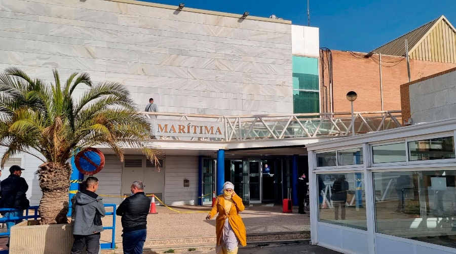 Más de 300 pasajeros y 100 vehículos embarcarán esta noche en el ferry Almería-Nador