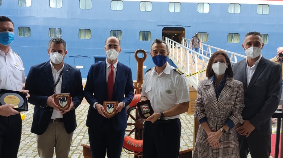 El Puerto de Vigo recibe la escala inaugural del "Borealis"