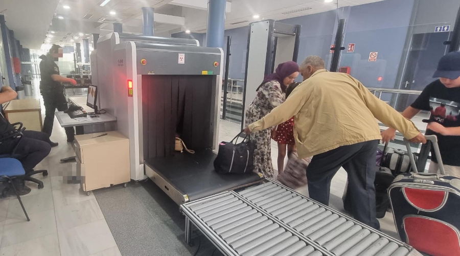 La Policía Portuaria estrena escáner para la inspección de equipajes en el Puerto de Almería
