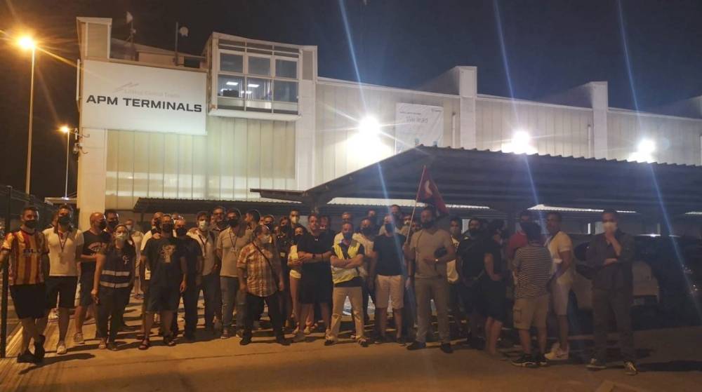Los trabajadores de APM Terminals Valencia desconvocan la huelga
