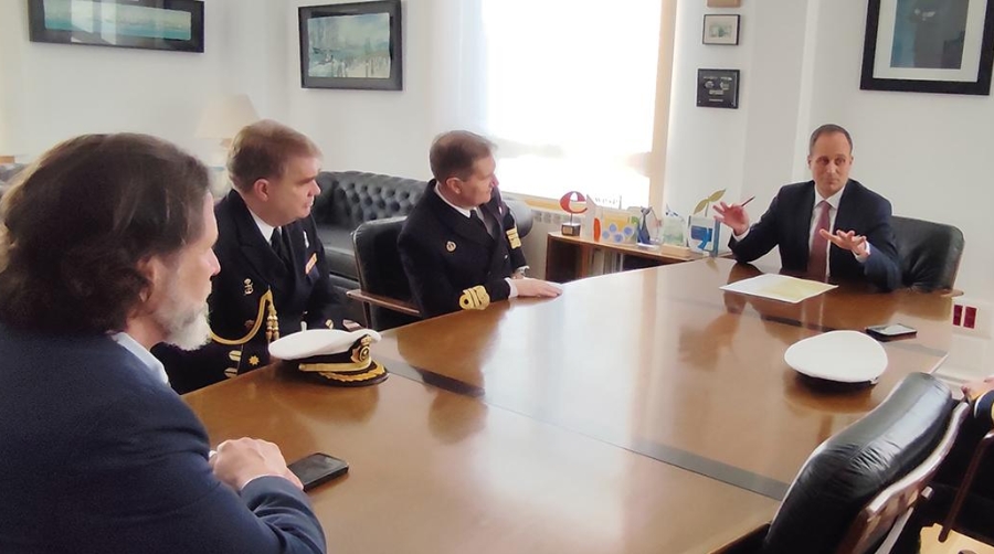 El Puerto de Vigo y la Armada trabajan en una jura de bandera para personal civil.
