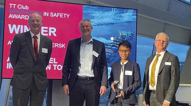 Dde izquierda a derecha: Richard Steele, CEO de ICHCA International; Morten Engelstoft, CEO de APM Terminals; Nissa Ibrahim, APM Terminals; y Peregrine Storrs-Fox, director de gestión de riesgos en TT Club.