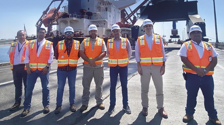 La delegación de la Fundación Valenciaport junto a representantes de la CEPA.