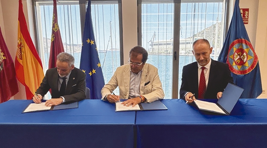 Momento de la firma de los contratos.