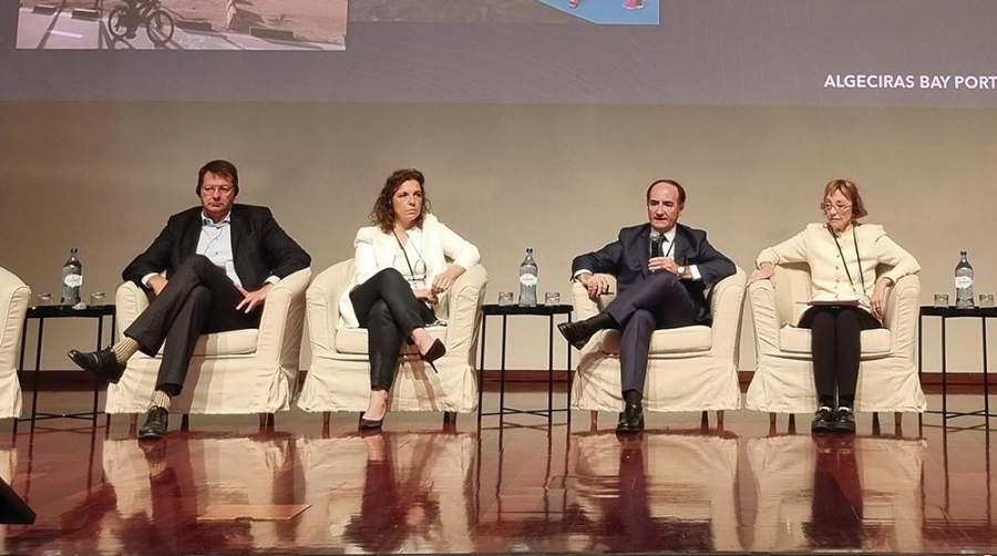 Gerardo Landaluce en la mesa redonda en la que ha presentado el proyecto del Lago Marítimo.