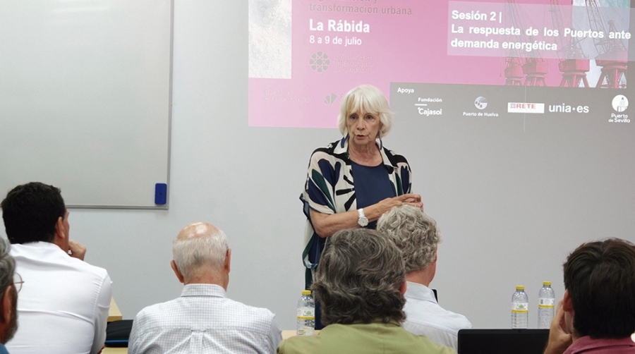 La presidenta de RETE y de la Autoridad Portuaria de la Bahía de Cádiz, Teófila Martínez