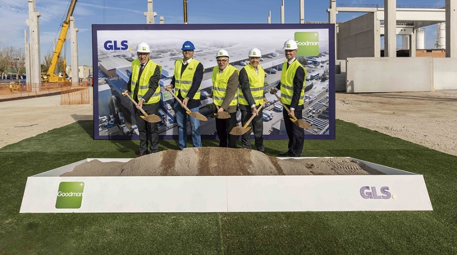 Un momento de la visita institucional a las obras.