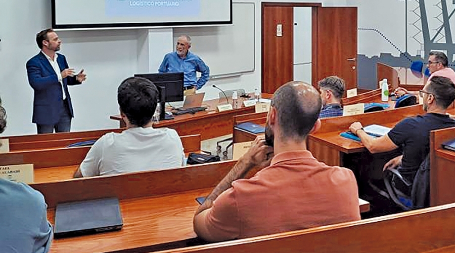 Alfredo Soler, presidente de Propeller Valencia (izquierda), participó en la inauguración del curso.