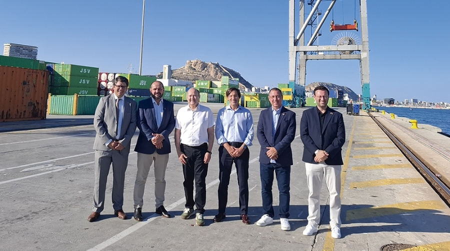 La visita ha incluido además un recorrido técnico por distintas áreas operativas del Puerto de Alicante.