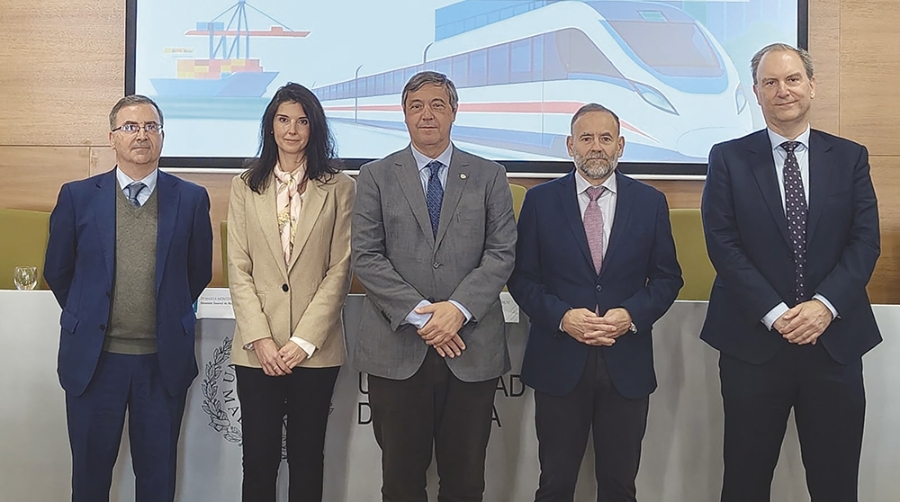 Javier Artola, Jefe departamento de Explotación Autoridad Portuaria de Málaga; Marta Montero, Directora General Railway Innovation Hub; Juan Teodomiro López, Rector de la UMA; Juan Carlos Rubio, Vicerrector de Transferencia, Emprendimiento y Empresa de la UMA: y Juan José Sibina, Gerente de ACEMAR.