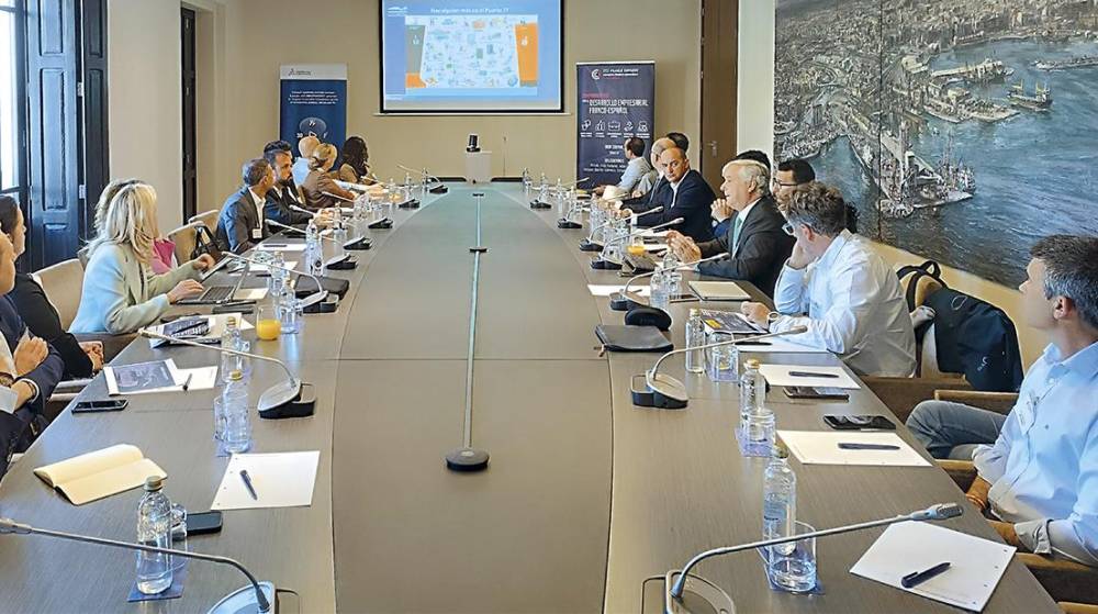 Valenciaport recibe a una delegación de empresarios franceses interesados en los proyectos de descarbonización