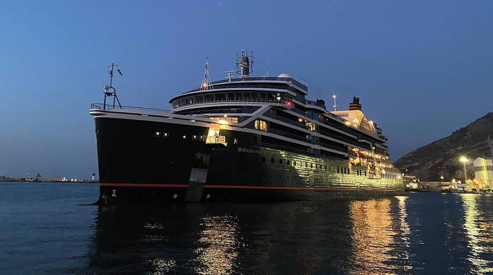 El crucero “Seabourn Pursuit” hace su primera escala en el Puerto de Cartagena