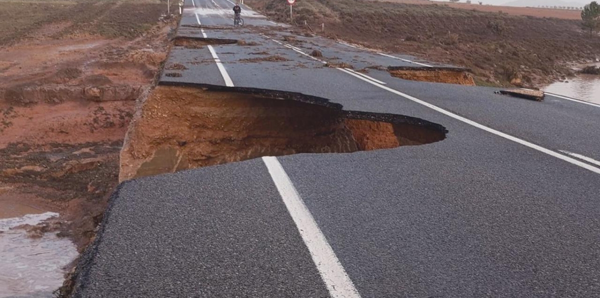 Graves daños en la carretera N-330 y N-322 (Pontón de Requena, Utiel, Talayuelas - Landete).