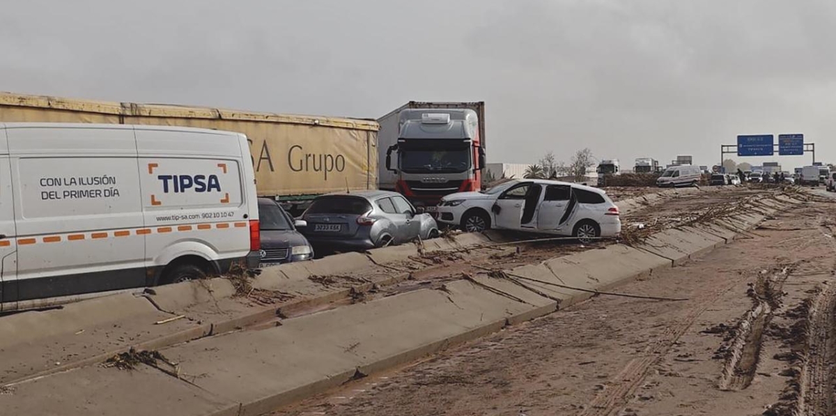 Graves daños en la Autovía A-3 en la zona de Requena, Utiel y Chiva.