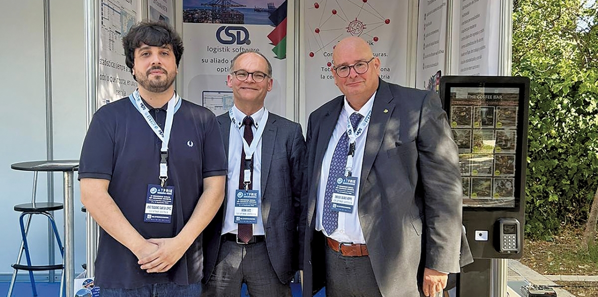 José Teodoro García López; Georg Seitz y Enrique Quirós Hoppe de CSD Software Logística. Foto M.C.