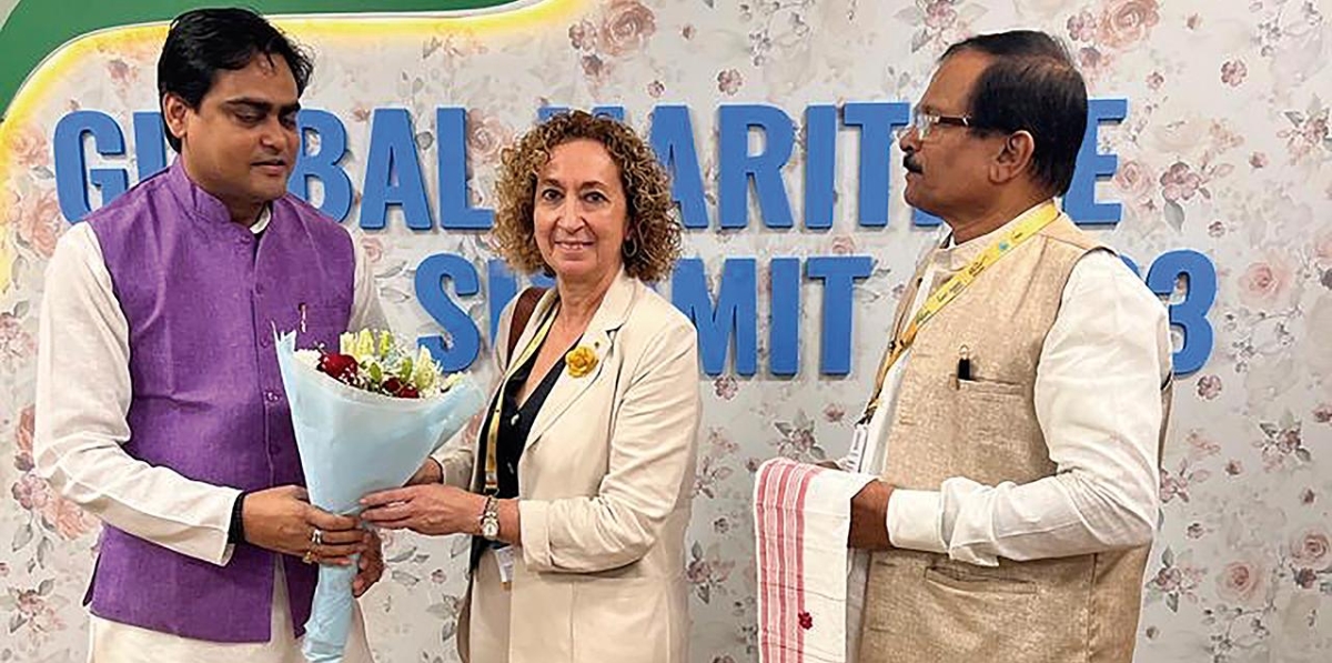 La consellera de Mobilitat Ester Capella ha sido recibida por Shri Shantanu Thakur, ministro de Puertos, Navegación y Vías Navegables de la India.