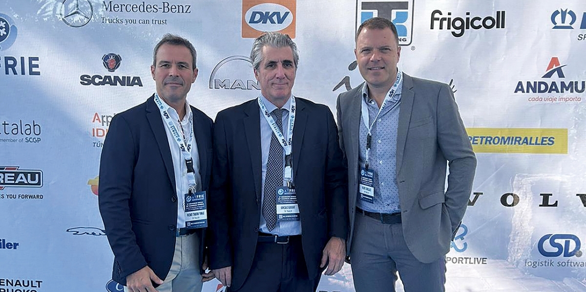 Vicente Tendero Tomas; Gonzalo Elosegui y Vicente Chinillach de TIP Trailer. Foto M.C.