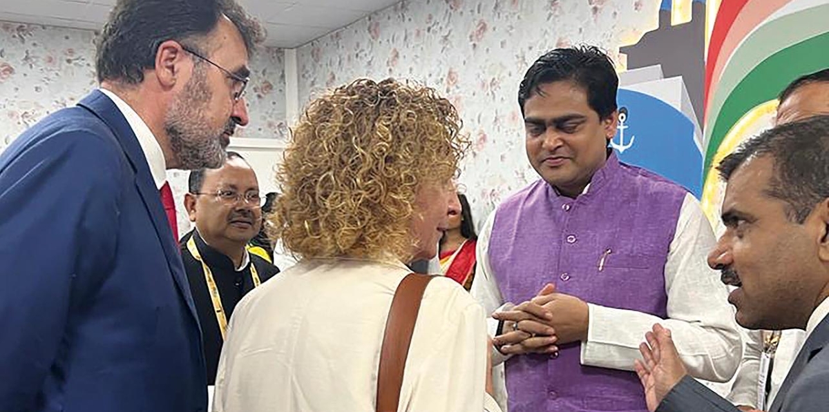 La consellera de Mobilitat, Ester Capella y el presidente de Port Barcelona, Lluís Salvadó, mantuvieron un encuentro con Shri Shantanu Thakur, ministro de Puertos, Navegación y Vías Navegables de la India.