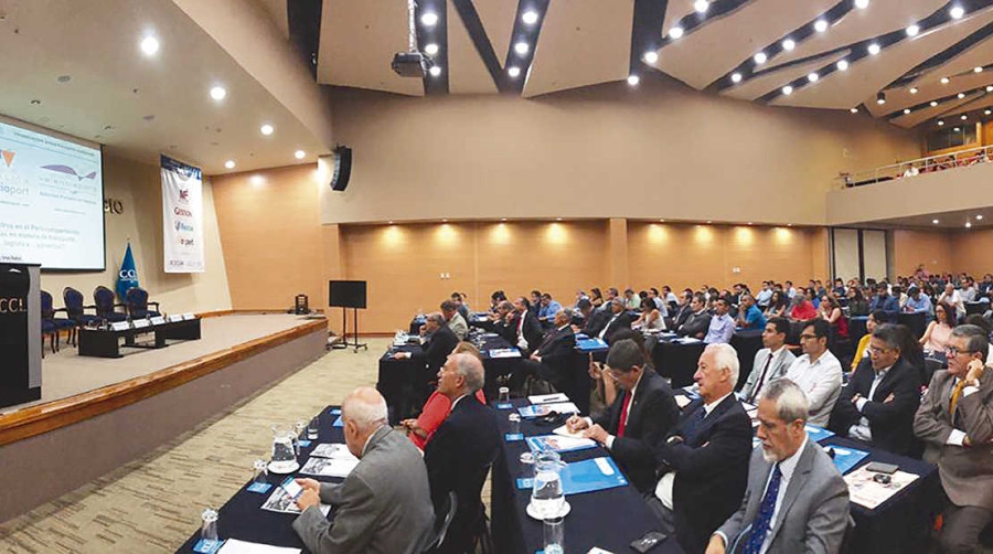 Un momento de la ponencia de Arturo Monfort, director de Desarrollo Portuario de la Fundaci&oacute;n Valenciaport.