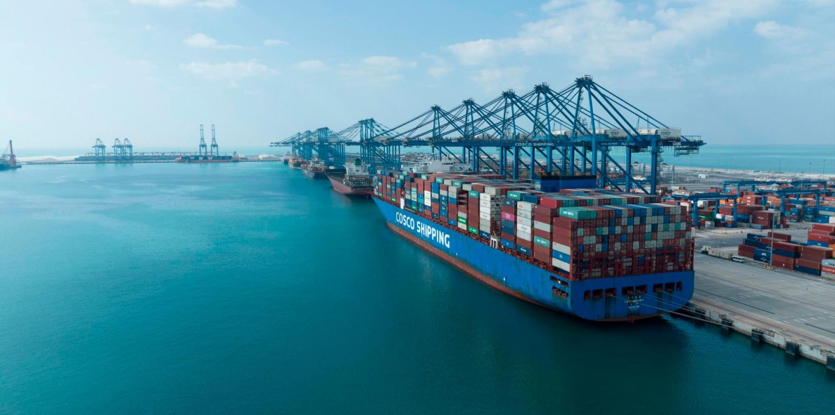 Khalifa Port, gestionado por AD Ports Group, está estratégicamente ubicado entre Abu Dhabi y Dubai, siendo inaugurado oficialmente el 12 de diciembre de 2012.
