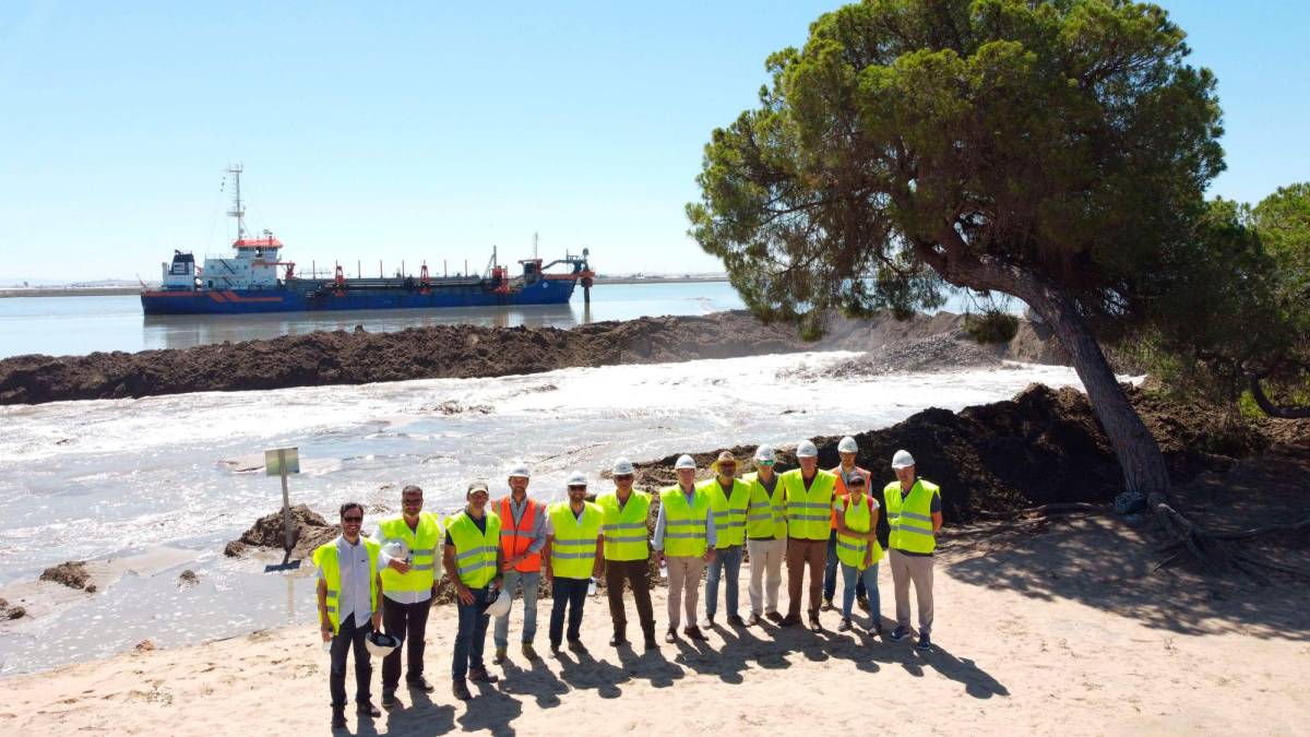$!Dravosa es la empresa que está desarrollando estos trabajos para la Autoridad Portuaria de Sevilla.